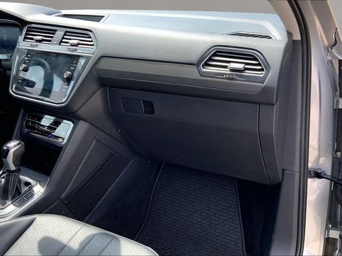 Used 2022 Volkswagen Tiguan SE FWD image 17