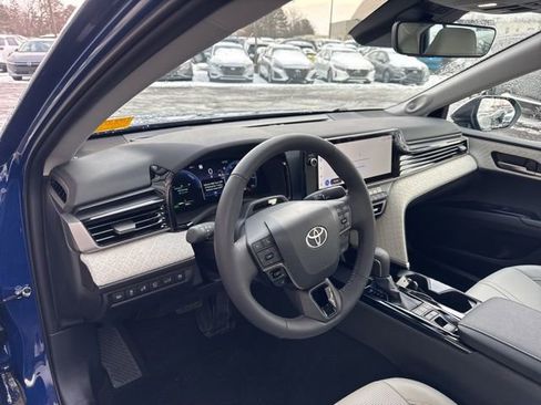 Used 2025 Toyota Camry XSE image 8