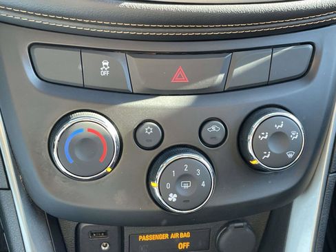 Used 2018 Chevrolet Trax LT w/ LT Convenience Package image 17