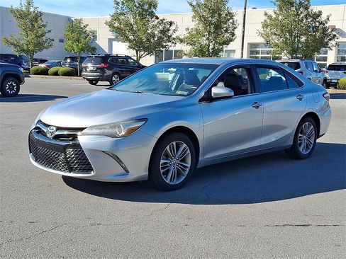 Used 2017 Toyota Camry XSE image 5