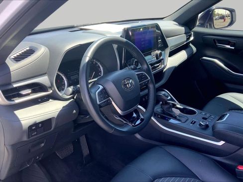 Used 2024 Toyota Highlander XSE AWD/4WD image 18