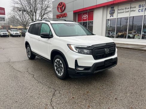 Used 2024 Honda Passport TrailSport image 7