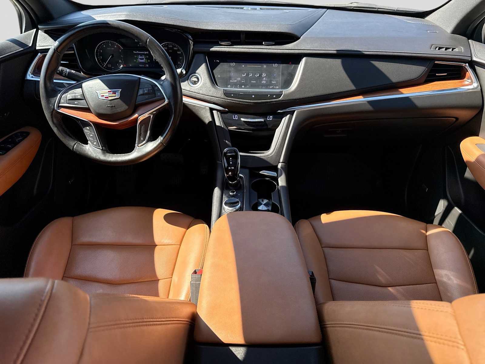 Used 2020 Cadillac XT5 Premium Luxury w/ LPO, Floor Liner Package AWD/4WD image 14