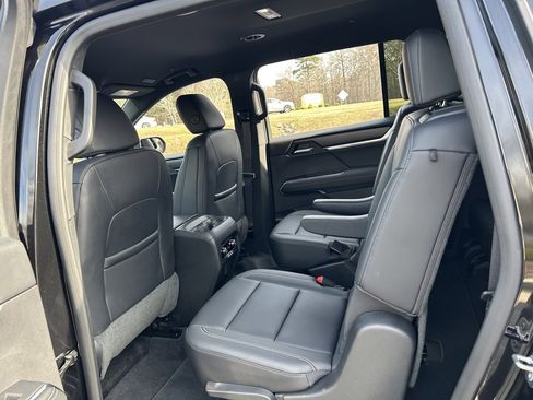 Used 2024 GMC Acadia Elevation image 38