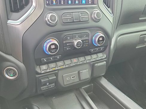 Used 2022 GMC Sierra 3500 Denali w/ Denali Ultimate Package AWD/4WD image 17
