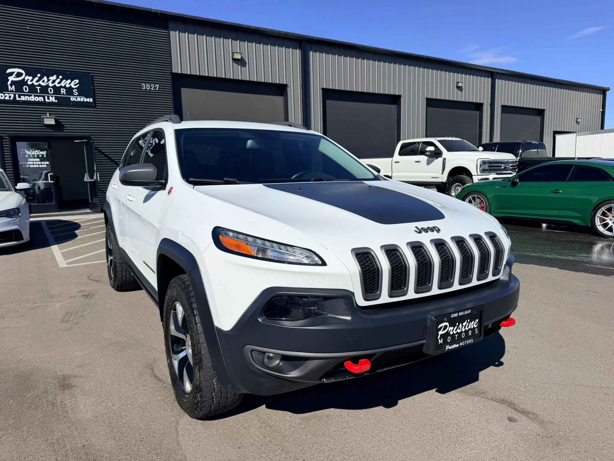 Used 2016 Jeep Cherokee Trailhawk AWD/4WD image 3