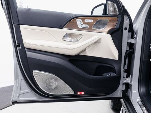 Used 2025 Mercedes-Benz GLS 450 4MATIC image 5