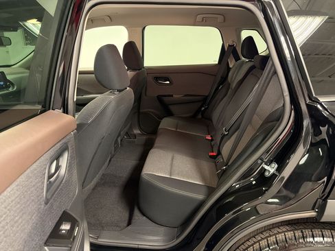Used 2023 Nissan Rogue SV FWD image 23