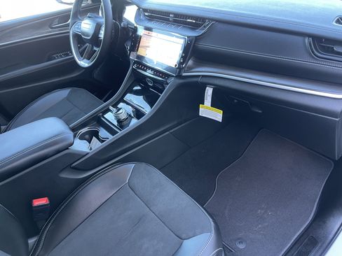 New 2026 Jeep Grand Cherokee Altitude image 31