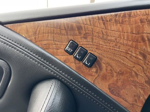 Used 2024 Nissan Armada SL w/ Captain's Chairs Package image 18