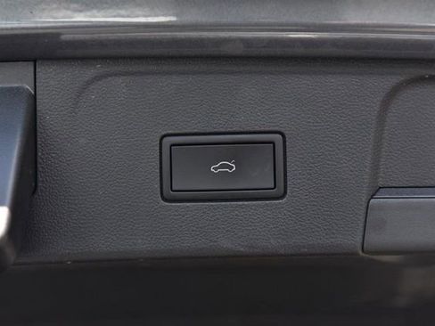 Certified 2025 Volkswagen Atlas SE FWD image 26