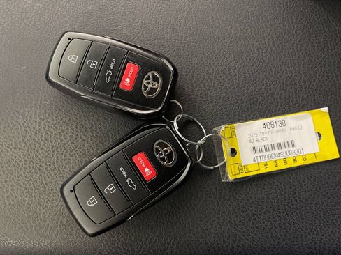 Used 2025 Toyota Camry LE FWD image 26
