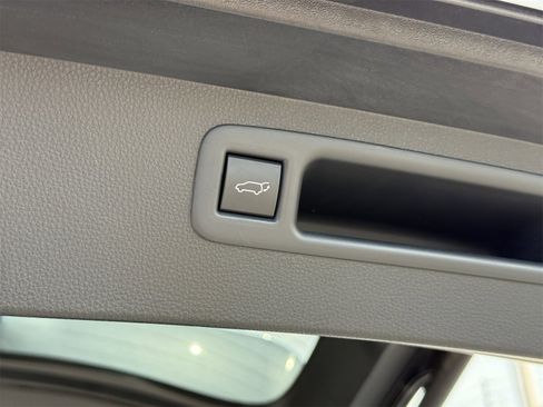 Used 2020 Toyota Highlander Limited image 10