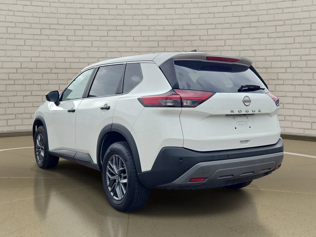 Used 2023 Nissan Rogue S FWD image 7