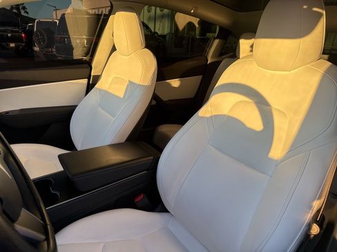 Used 2021 Tesla Model Y Performance image 14