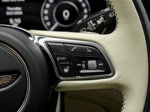 Used 2024 Bentley Bentayga AWD/4WD image 21
