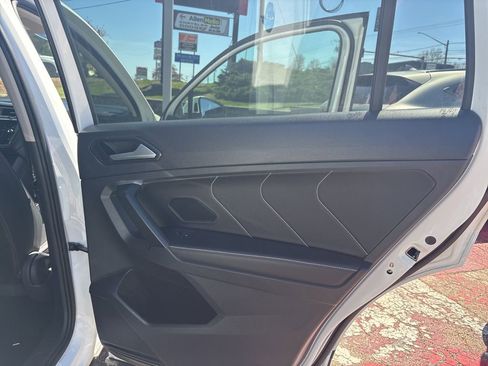 Used 2024 Volkswagen Tiguan SE AWD/4WD image 10