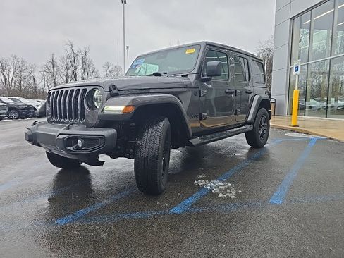 Used 2022 Jeep Wrangler Unlimited Sahara image 8