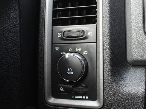 Used 2015 RAM 1500 Express AWD/4WD image 21
