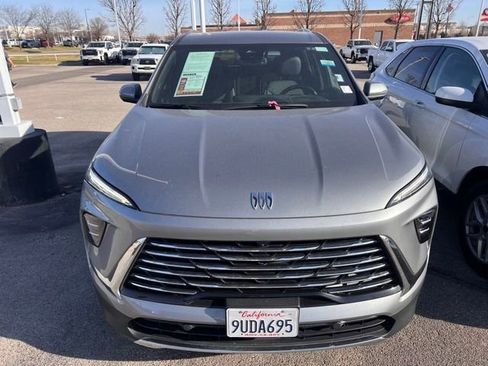 Used 2025 Buick Enclave Preferred image 2