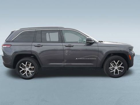 Used 2024 Jeep Grand Cherokee Limited image 9