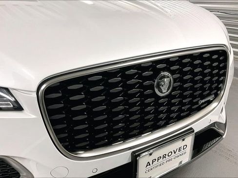 Certified 2024 Jaguar F-PACE R-Dynamic S image 31
