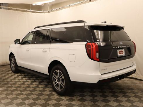 Used 2025 Ford Expedition Max Active AWD/4WD image 3
