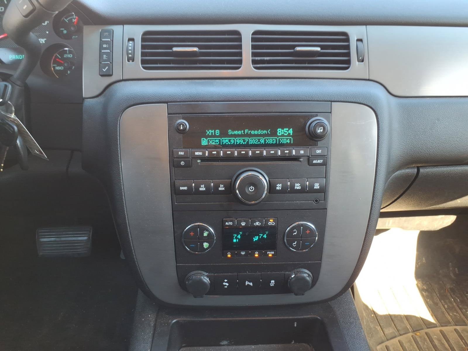 Used 2013 Chevrolet Avalanche LT w/ Suspension Package, Off-Road AWD/4WD image 16