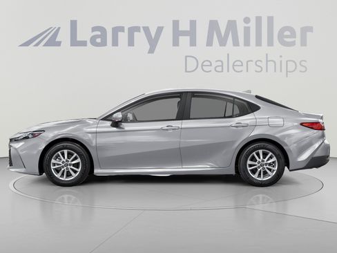 Used 2025 Toyota Camry LE FWD image 3