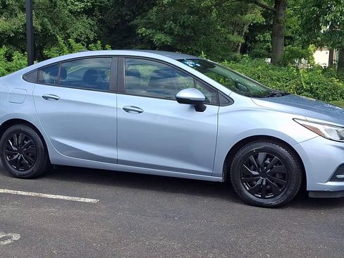 Certified 2017 Chevrolet Cruze LS FWD image 4