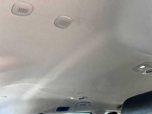 Used 2024 Chrysler Pacifica Select image 15