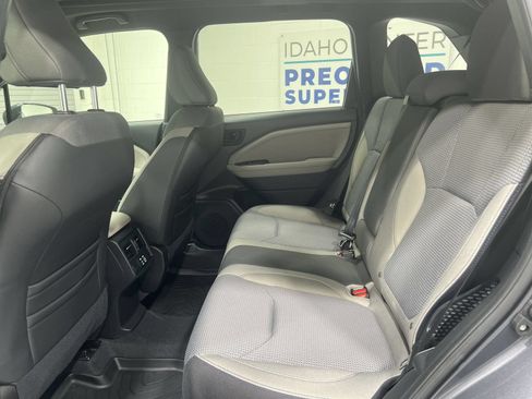 Certified 2025 Subaru Forester Premium AWD/4WD image 23