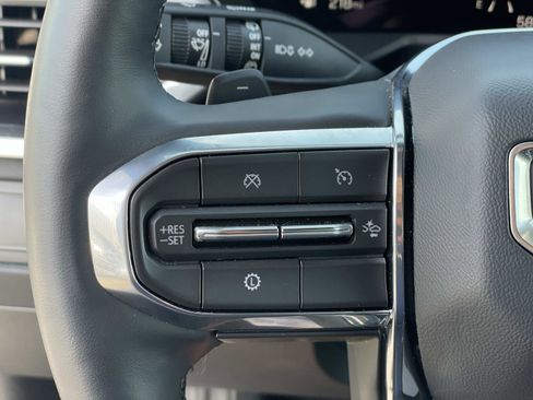 Used 2025 GMC Acadia Elevation w/ Elevation Premium Package image 11