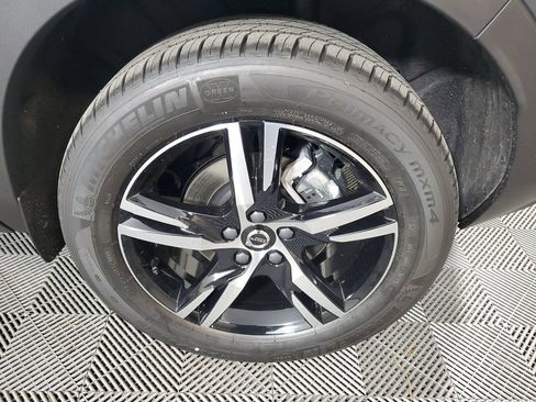 Used 2026 Volvo XC40 B5 Core AWD/4WD image 13