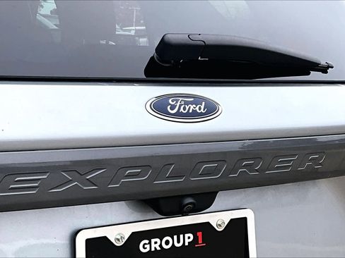 Certified 2022 Ford Explorer XLT w/ Equipment Group 202A image 9