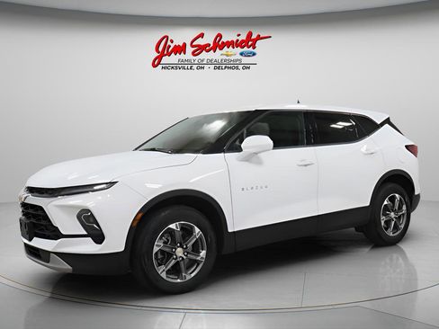 Used 2025 Chevrolet Blazer LT image 2