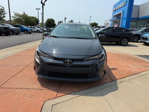 Used 2023 Toyota Corolla LE FWD image 2