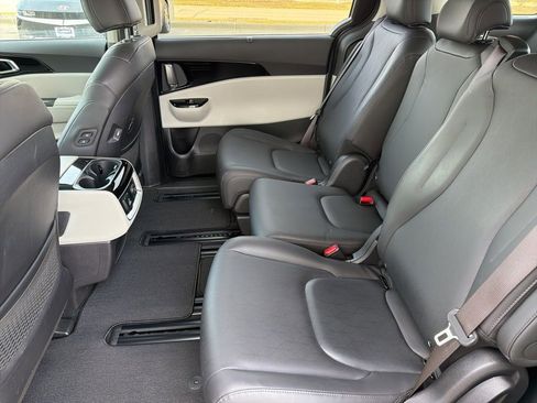 Used 2024 Kia Carnival SX image 19