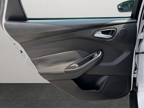 Used 2016 Ford Focus Titanium FWD image 36