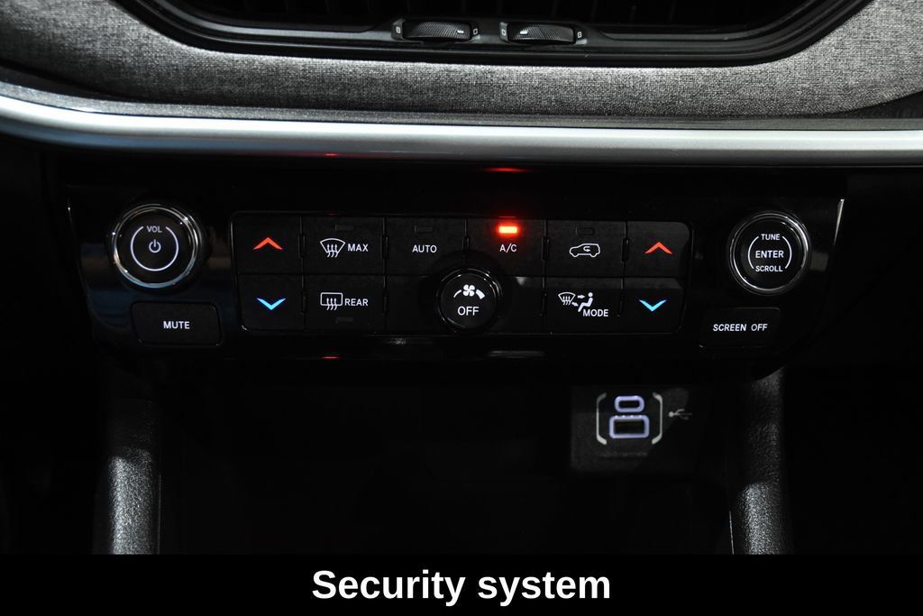 Used 2025 Jeep Compass Latitude w/ Sun & Sound Group AWD/4WD image 25