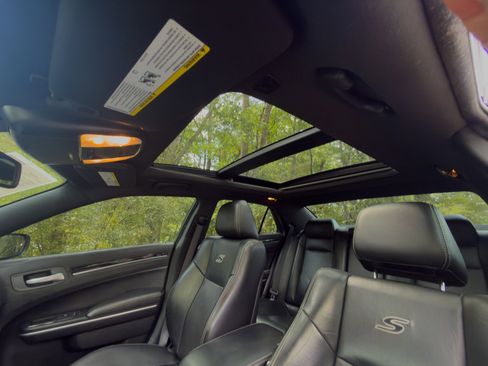 Used 2019 Chrysler 300 S w/ 300S Premium Group 2 RWD image 12