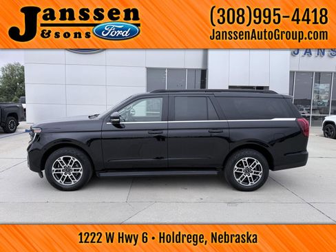 Used 2025 Ford Expedition Max Active AWD/4WD image 1