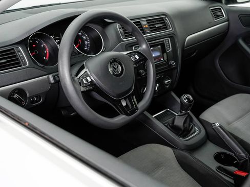 Used 2017 Volkswagen Jetta S w/ Jetta S Cold Weather Package FWD image 4