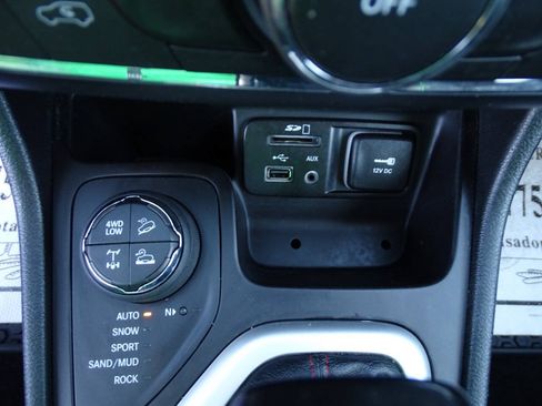 Used 2017 Jeep Cherokee 4WD Trailhawk w/ Cold Weather Group image 27