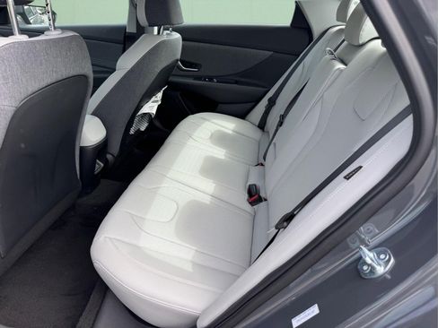 Certified 2025 Hyundai Elantra Limited FWD image 13