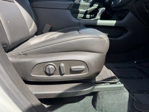Used 2022 Chevrolet Traverse LT AWD/4WD image 20