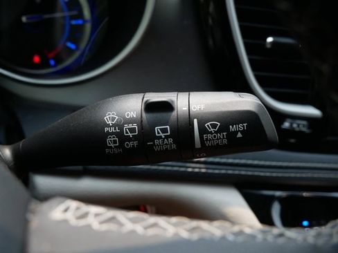 Used 2023 Chrysler Pacifica Touring-L FWD image 20