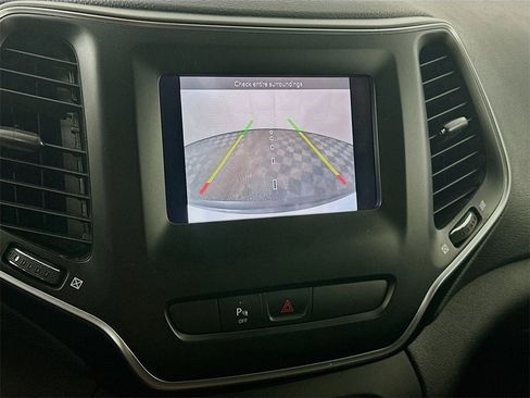 Used 2020 Jeep Cherokee Latitude Plus image 20