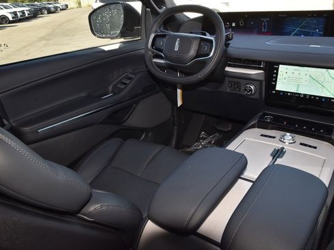 New 2025 Lincoln Navigator L Reserve w/ Jet Appearance Package image 16