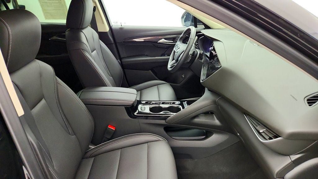 Used 2023 Buick Envision Essence FWD image 23